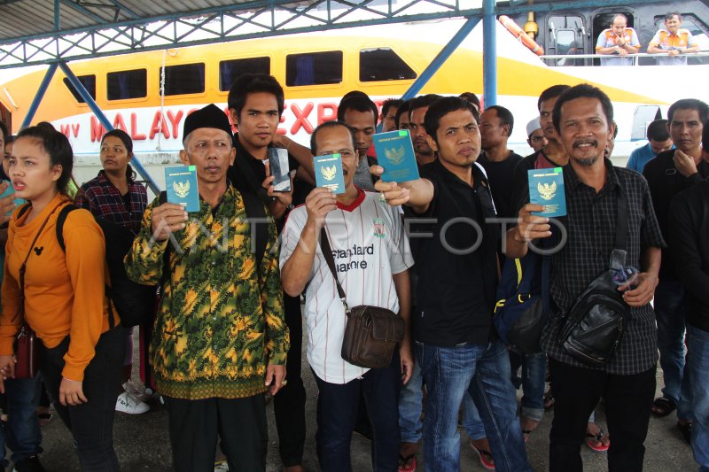 Pekerja Migran Ilegal Dideportasi Dari Malaysia Antara Foto