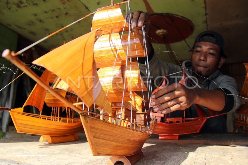 Kerajinan Perahu Layar Berbahan Bambu Dari Bagansiapiapi Antara Foto