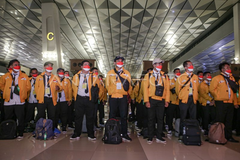 KEBERANGKATAN PEKERJA MIGRAN INDONESIA KE KOREA SELATAN ANTARA Foto