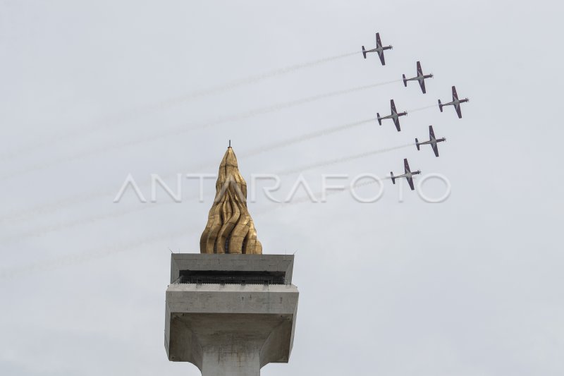 LATIHAN FORMASI TERBANG JELANG HUT TNI ANTARA Foto