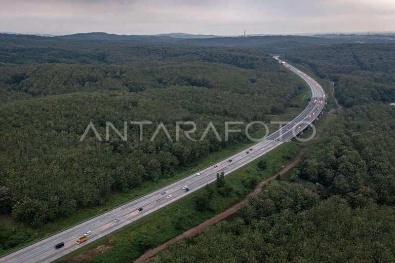 ARUS MUDIK DI GERBANG TOL KALIKANGKUNG ANTARA Foto