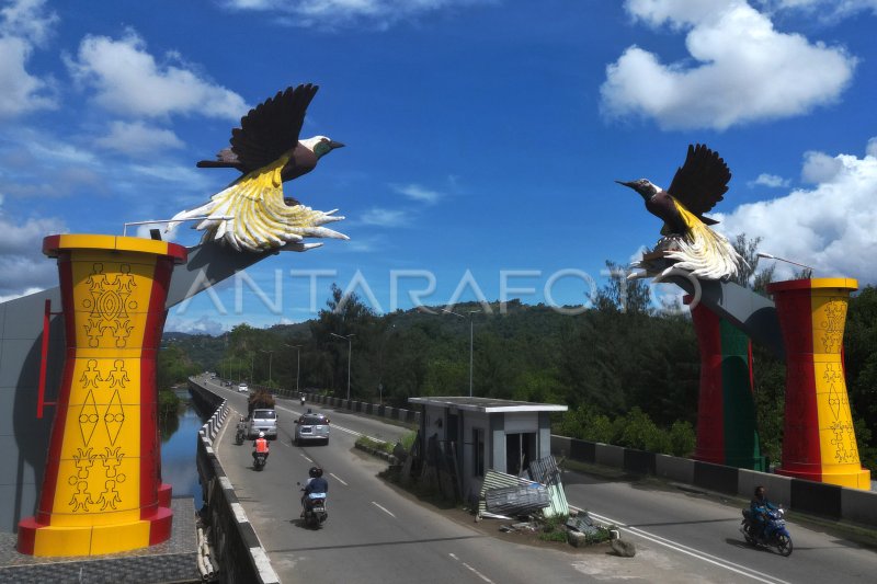 Gapura Khas Papua Jadi Ikon Kota Jayapura ANTARA Foto