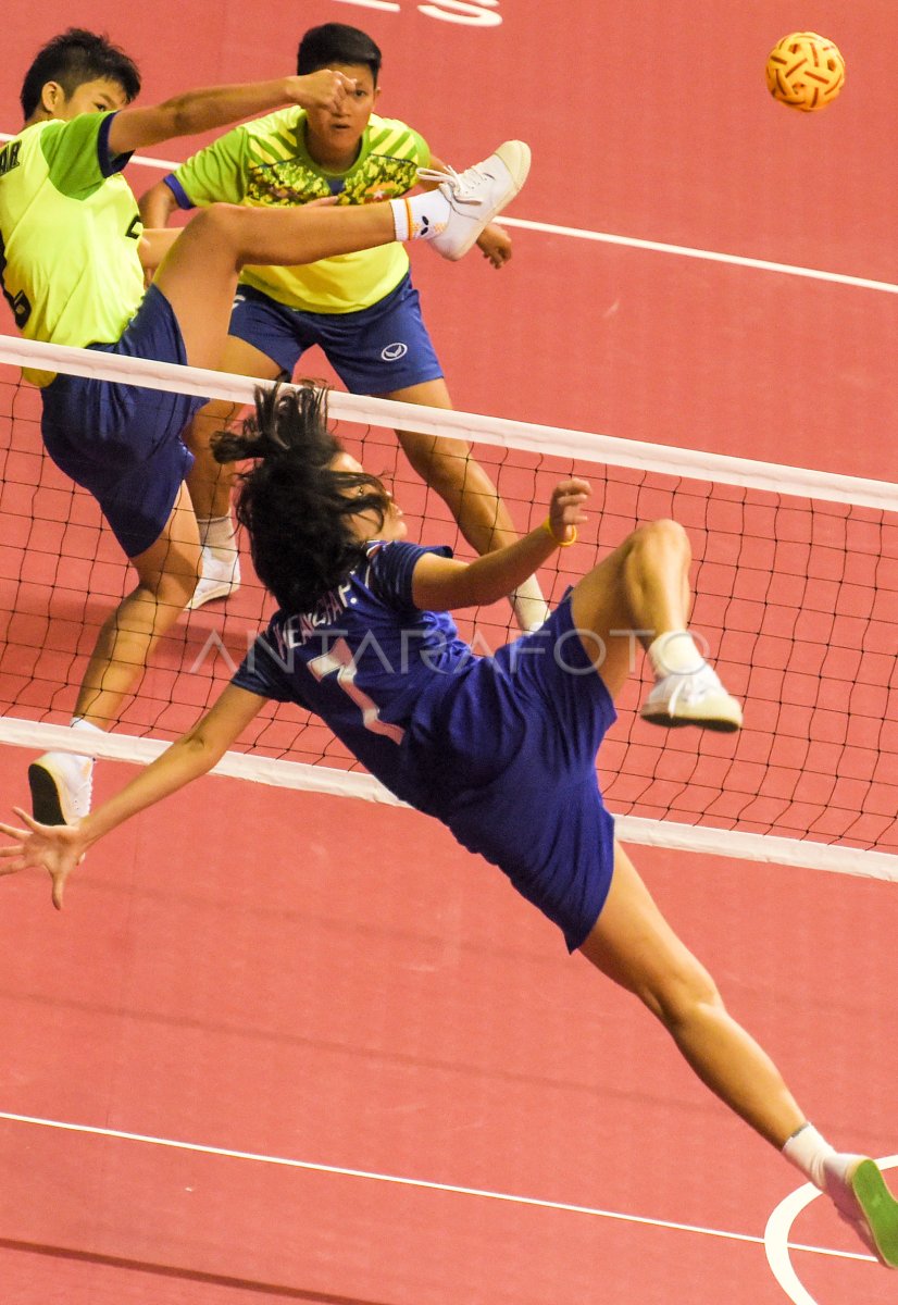 SEMI FINAL SEPAK TAKRAW PUTRI BEREGU ANTARA Foto