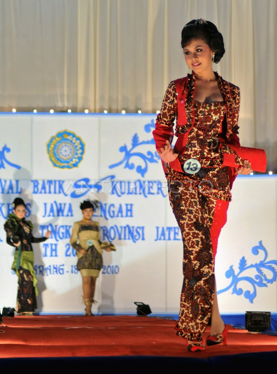 Rancang Busana Batik Antara Foto