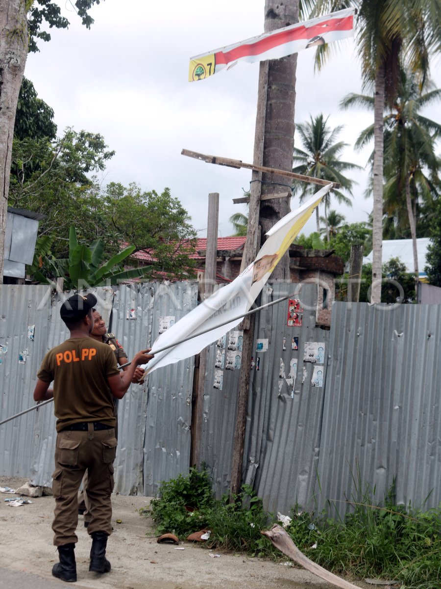 Penertiban Apk Pemilu Di Ambon Antara Foto