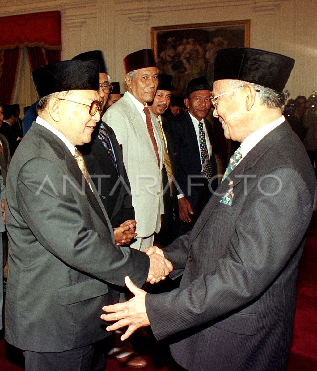 Presiden Bj Habibie Pelantikan Kpu Antara Foto