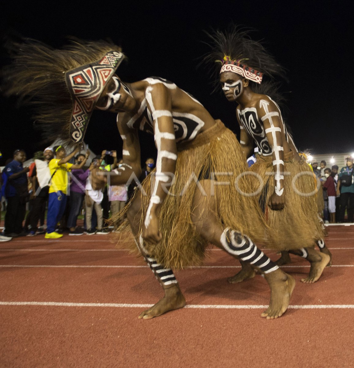 TARI SEKA KAMORO TUTUP CABANG ATLETIK PON PAPUA | ANTARA Foto