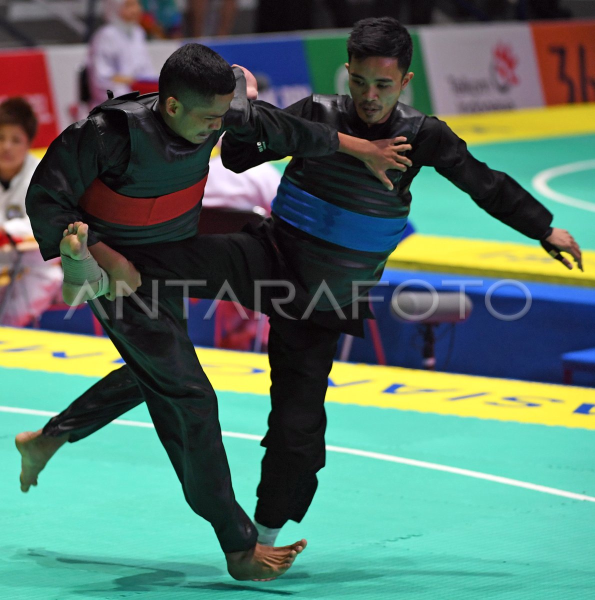 PENCAK SILAT KELAS B PUTRA INDONESIA VS THAILAND | ANTARA Foto