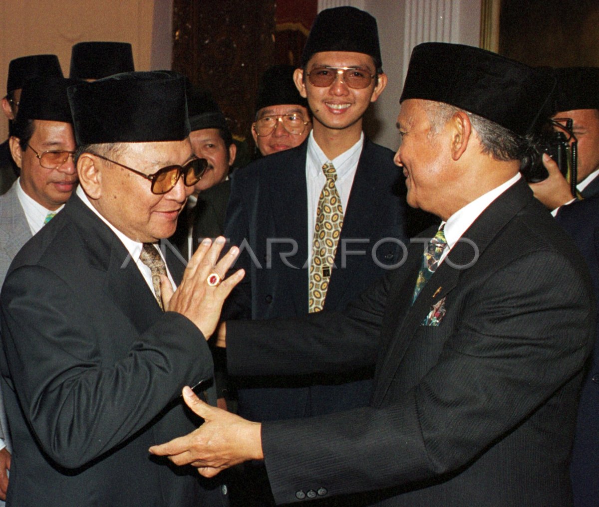 PRESIDEN BJ HABIBIE PELANTIKAN KPU | ANTARA Foto