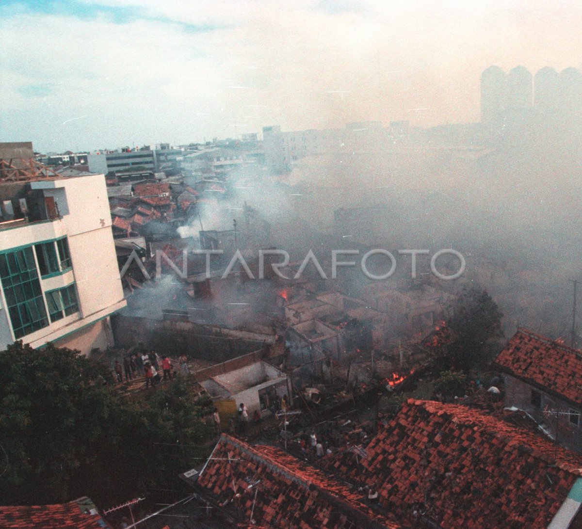 KEBAKARAN PERUMAHAN PADAT DI KAWASAN MANGGA DUA | ANTARA Foto