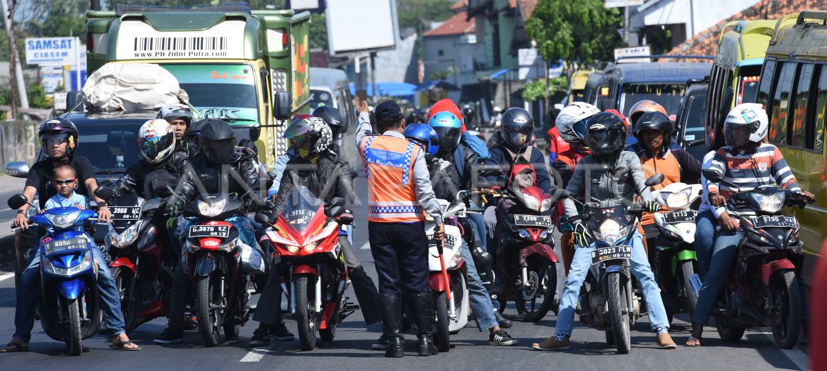 PEMUDIK MOTOR PANTURA | ANTARA Foto