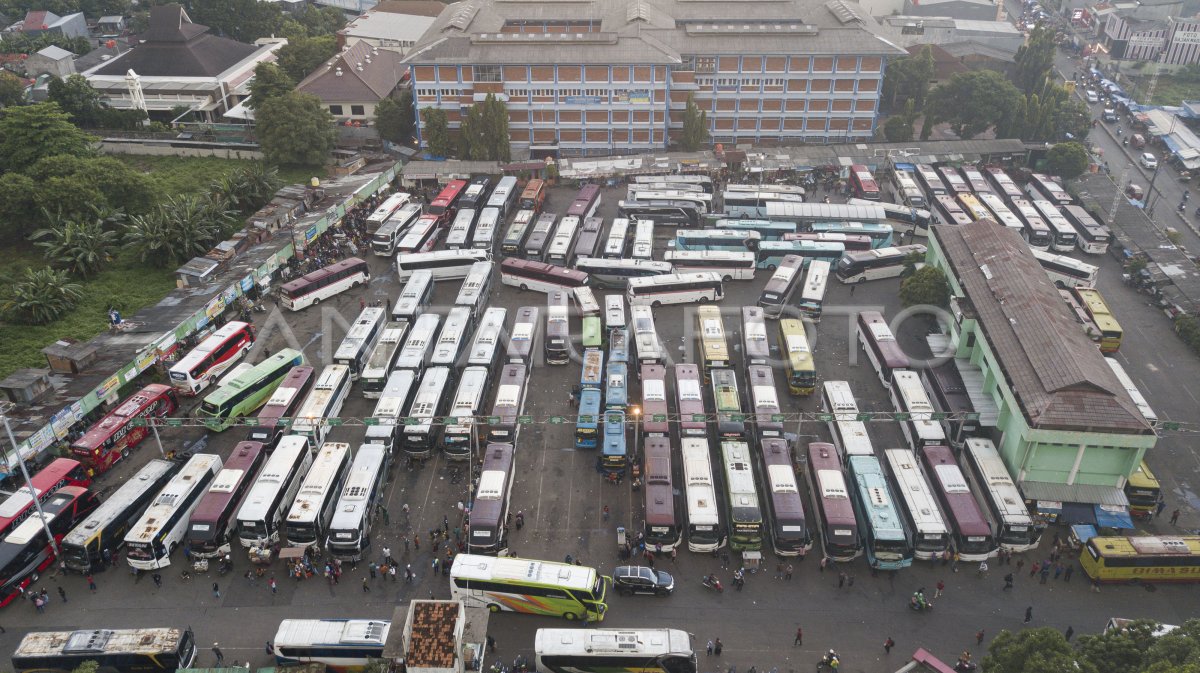 PEMUDIK DI TERMINAL BEKASI | ANTARA Foto