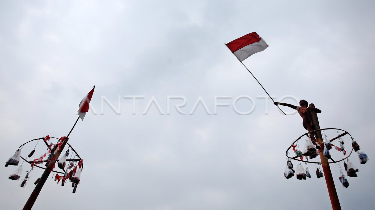 PANJAT PINANG DALAM RANGKA HUT RI