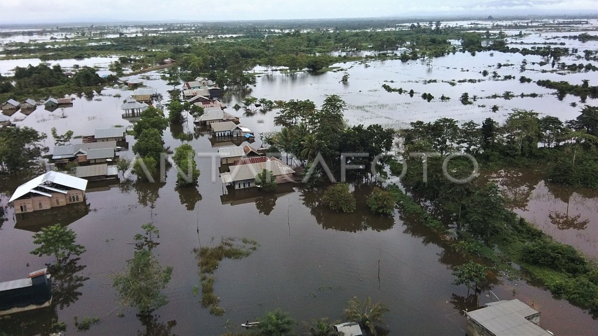 11 Kecamatan Terendam Banjir Antara Foto 8371