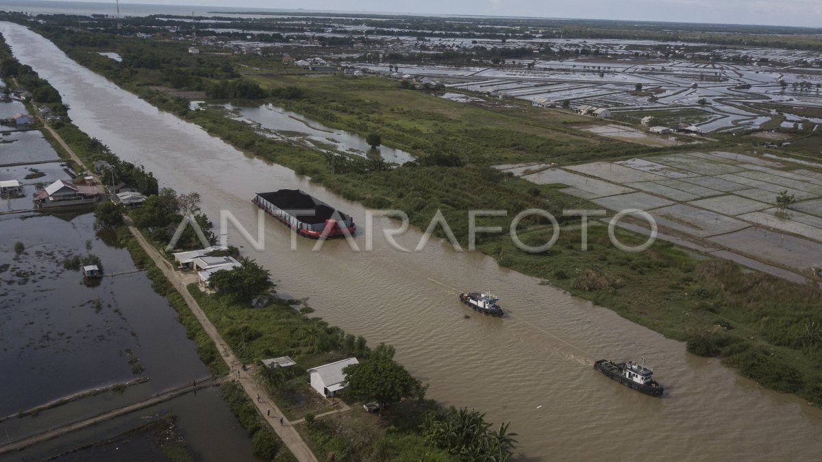 HARGA BATU BARA ACUAN NAIK | ANTARA Foto