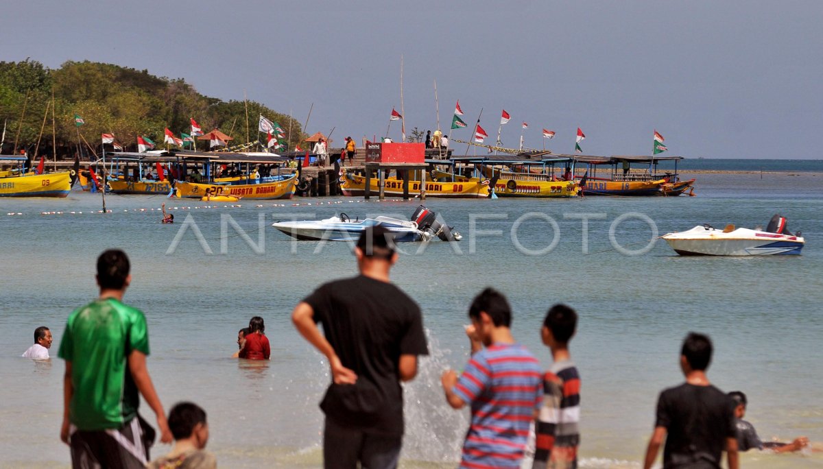 WISATA PANTAI BANDENGAN | ANTARA Foto
