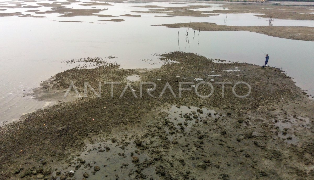 Pendangkalan Muara Sungai Antara Foto 9908