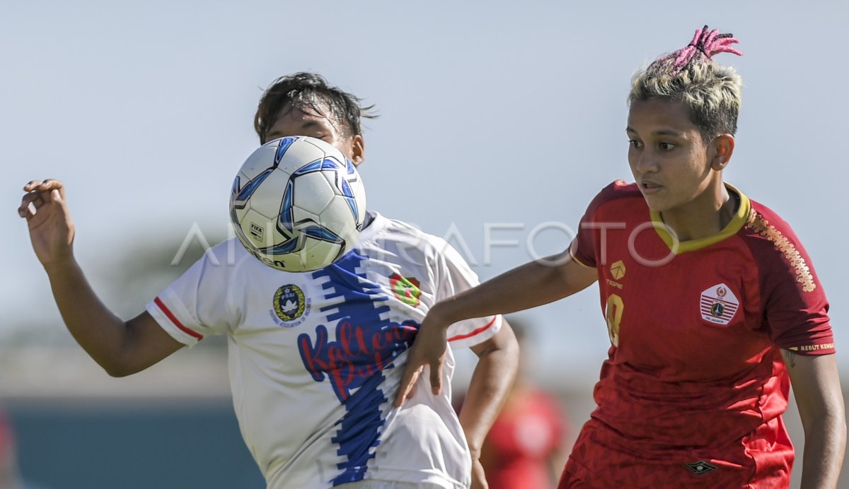 PENYISIHAN SEPAK BOLA PUTRI KALTENG LAWAN DKI JAKARTA PON PAPUA ...