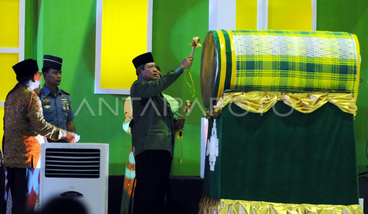 PUKUL GENDANG | ANTARA Foto