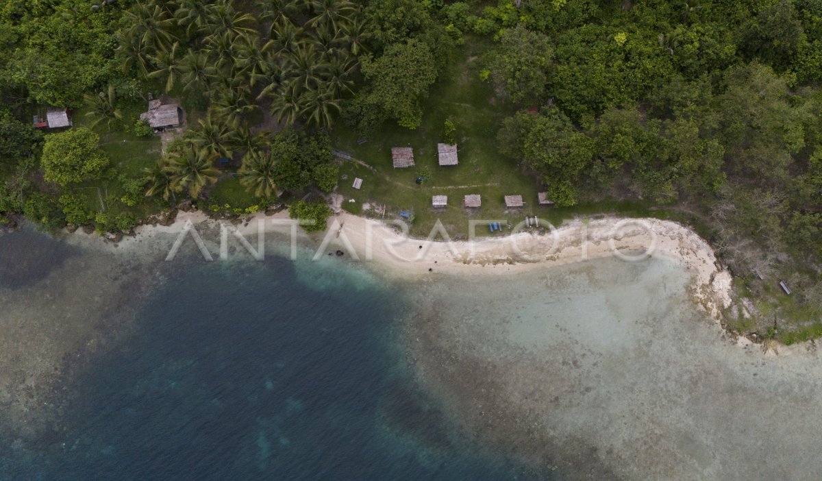 Potensi wisata pantai air panas di Pulau Bacan | ANTARA Foto