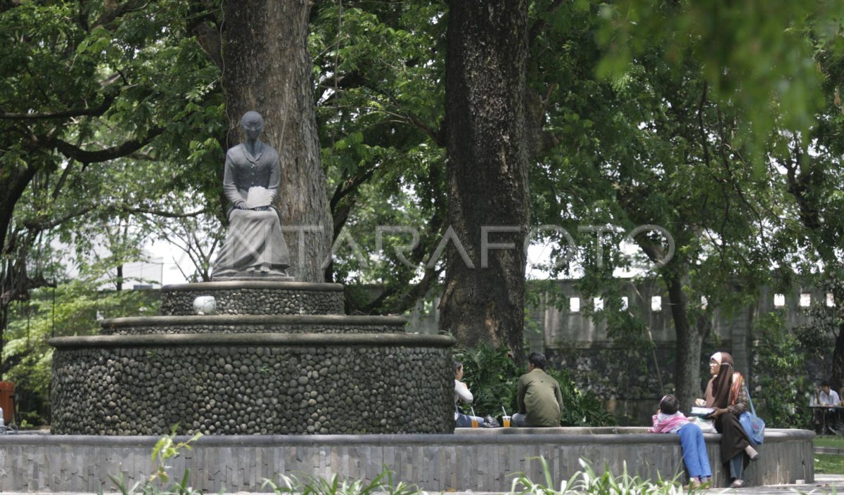 TAMAN BALEKAMBANG | ANTARA Foto