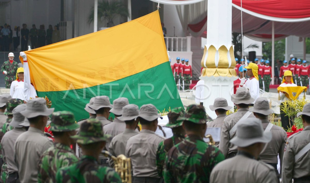 LATIHAN UPACARA | ANTARA Foto