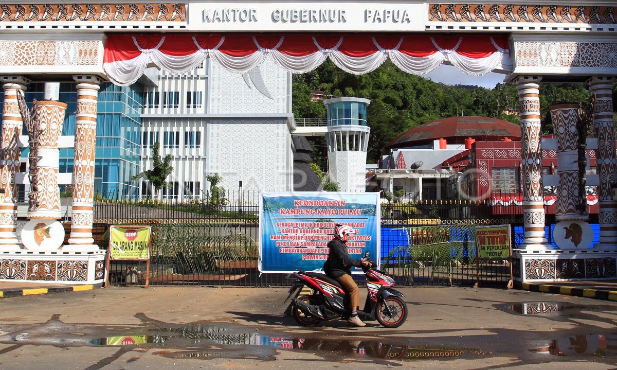 Kantor Gubernur Papua disegel