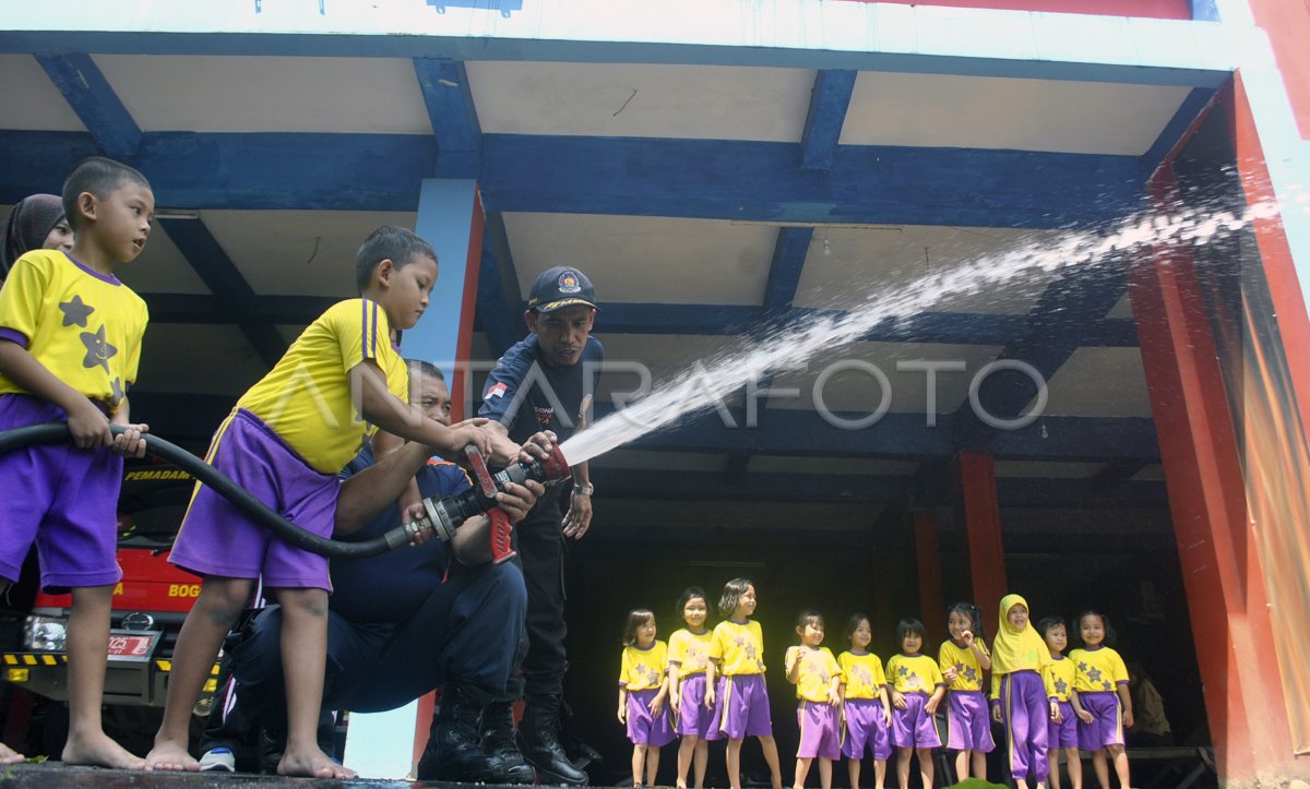 Belajar Mengenal Profesi Pemadam Kebakaran Antara Foto 6813