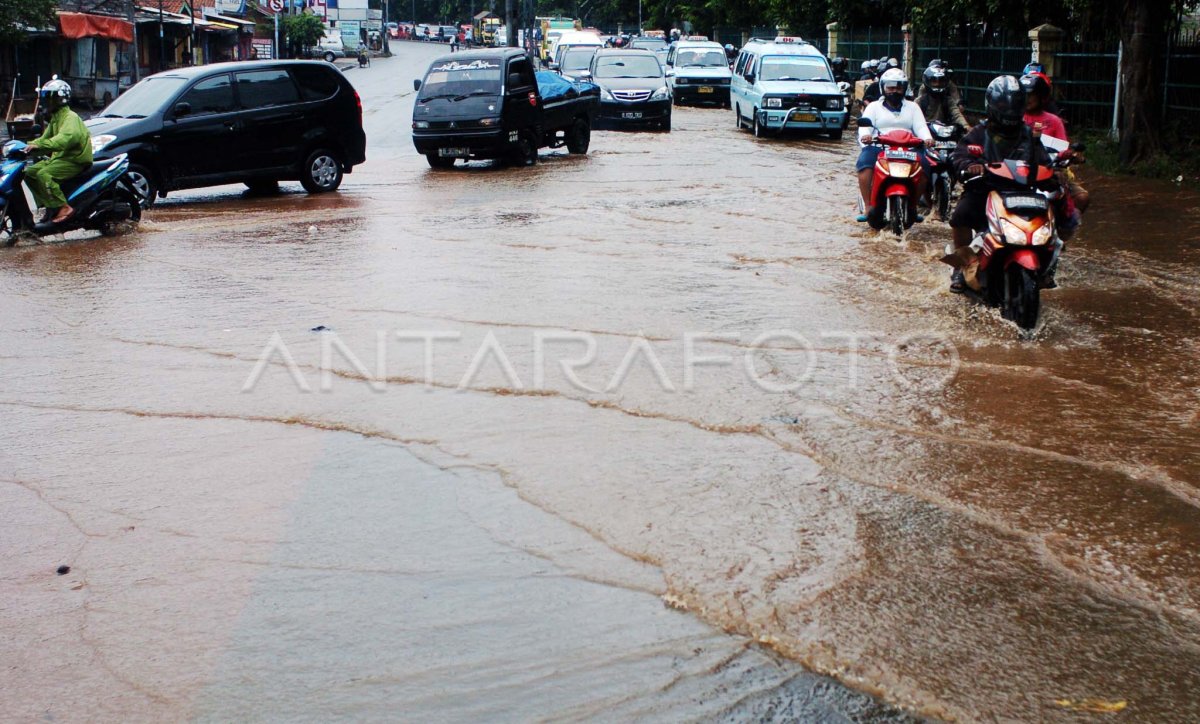 TANGGUL JEBOL | ANTARA Foto