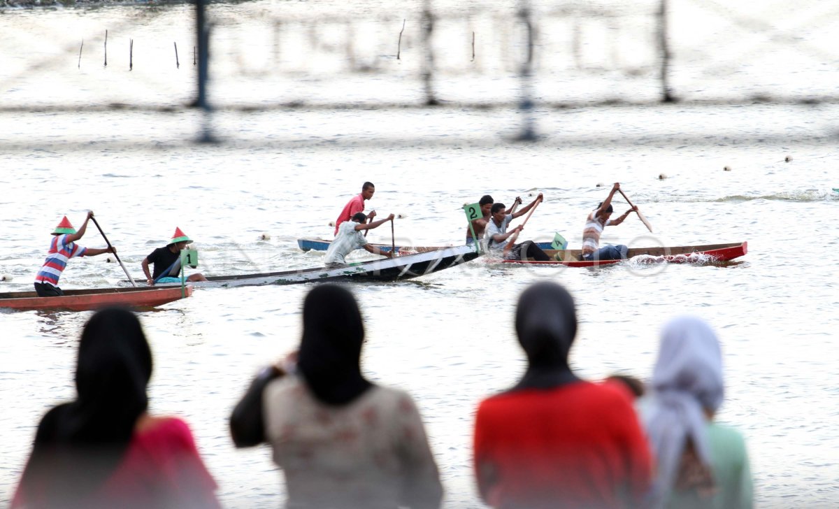 Lomba Perahu Tradisional Antara Foto