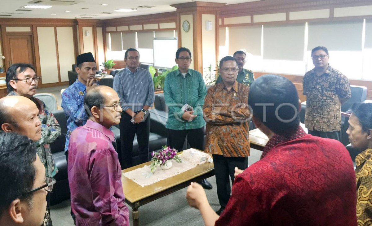 Stabilkan Harga Pangan Antara Foto