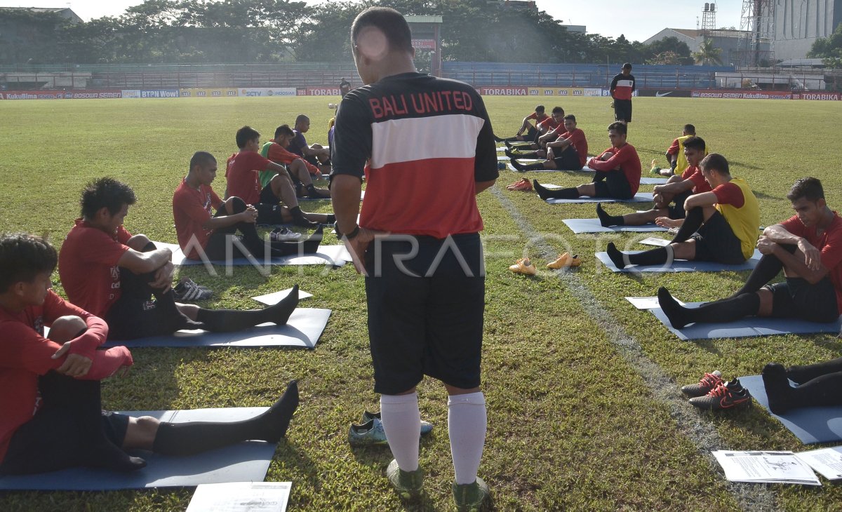 LATIHAN BALI UNITED | ANTARA Foto