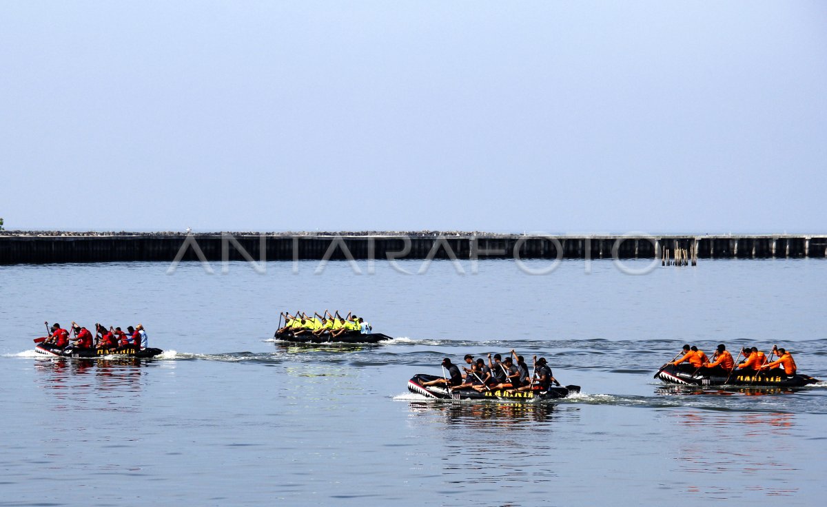 LOMBA DAYUNG PERAHU KARET | ANTARA Foto