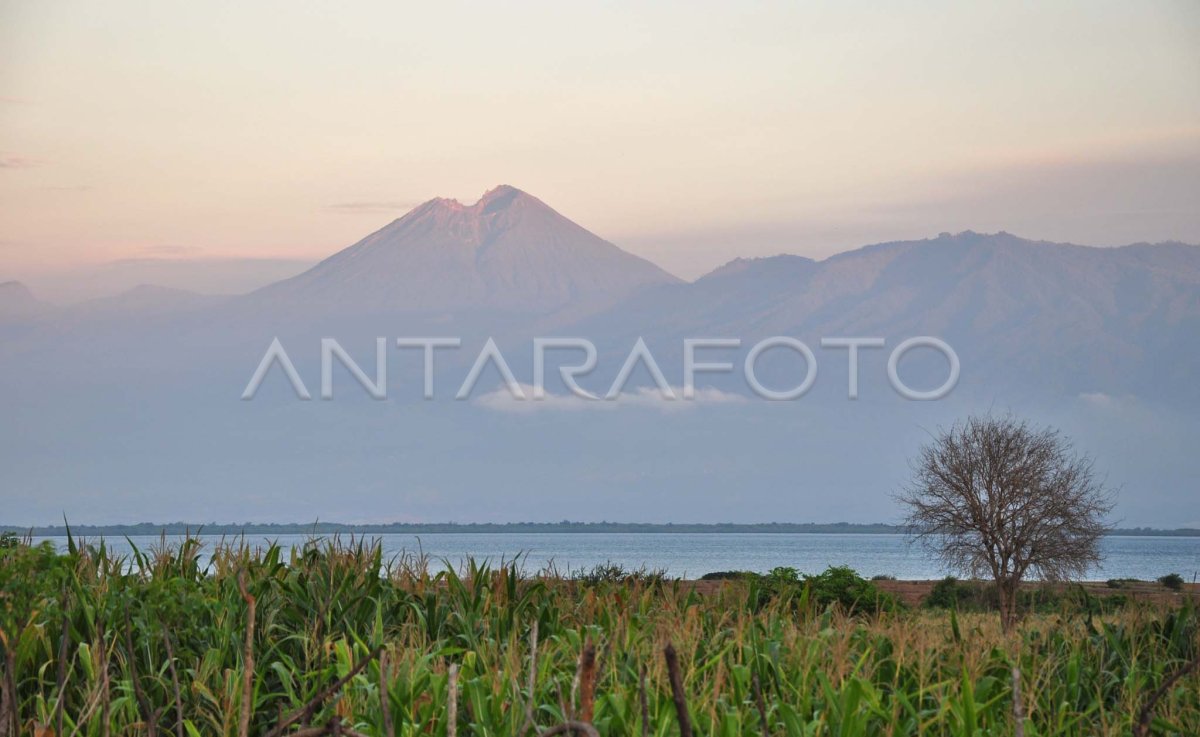 GUNUNG RINJANI ANTARA Foto