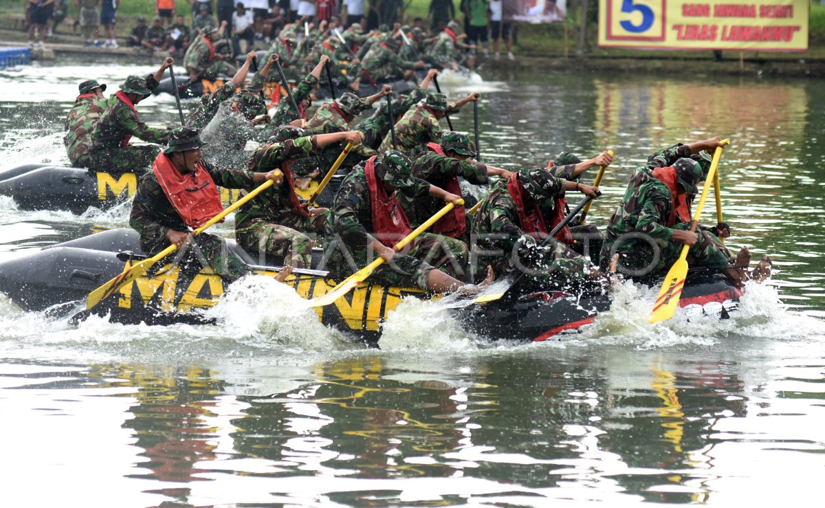 BALAP DAYUNG PERAHU KARET | ANTARA Foto