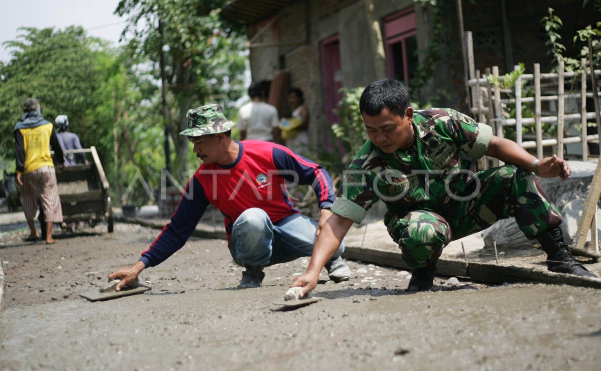 TENTARA MASUK DESA.