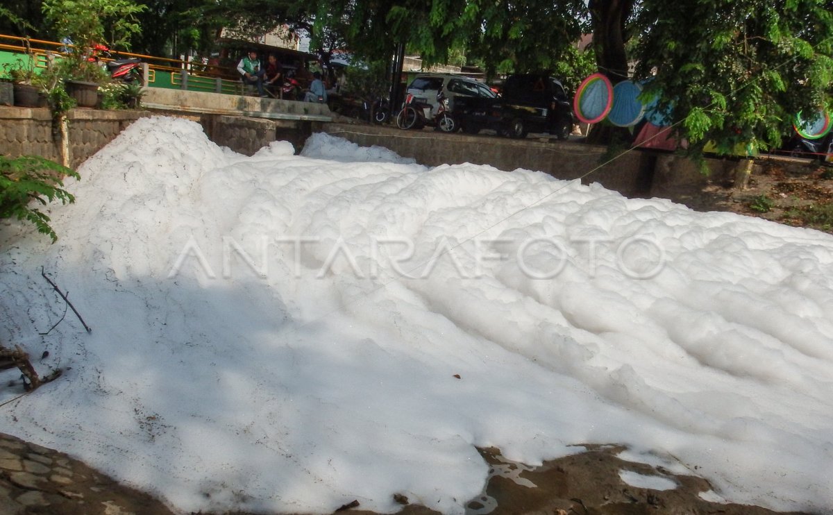 PENCEMARAN KALI BEKASI | ANTARA Foto