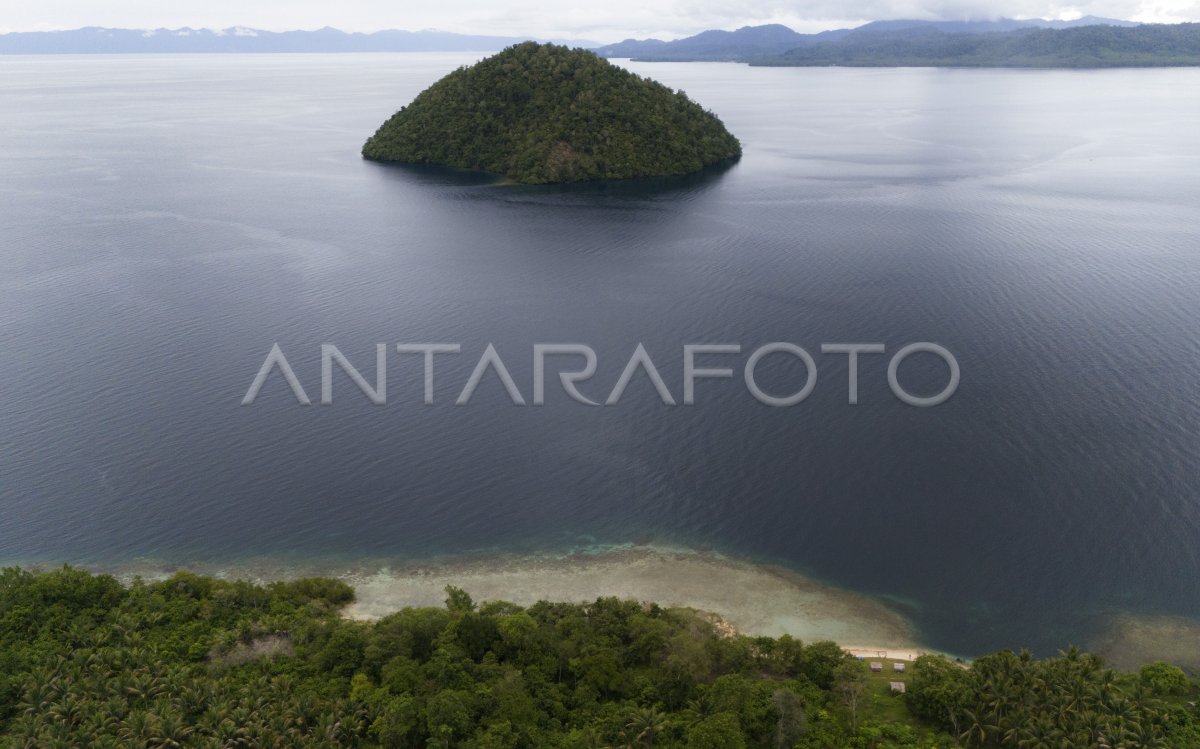 Potensi wisata pantai air panas di Pulau Bacan | ANTARA Foto