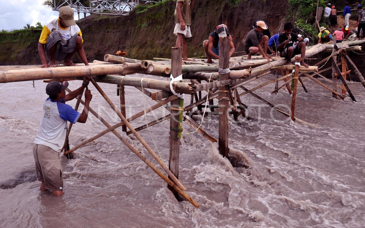 JEMBATAN DARURAT ANTARA Foto