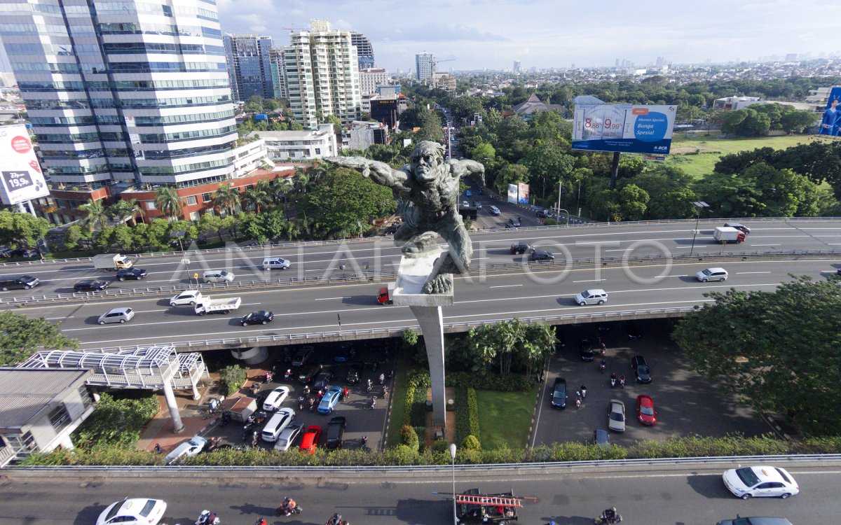 MONUMEN PATUNG DIRGANTARA | ANTARA Foto