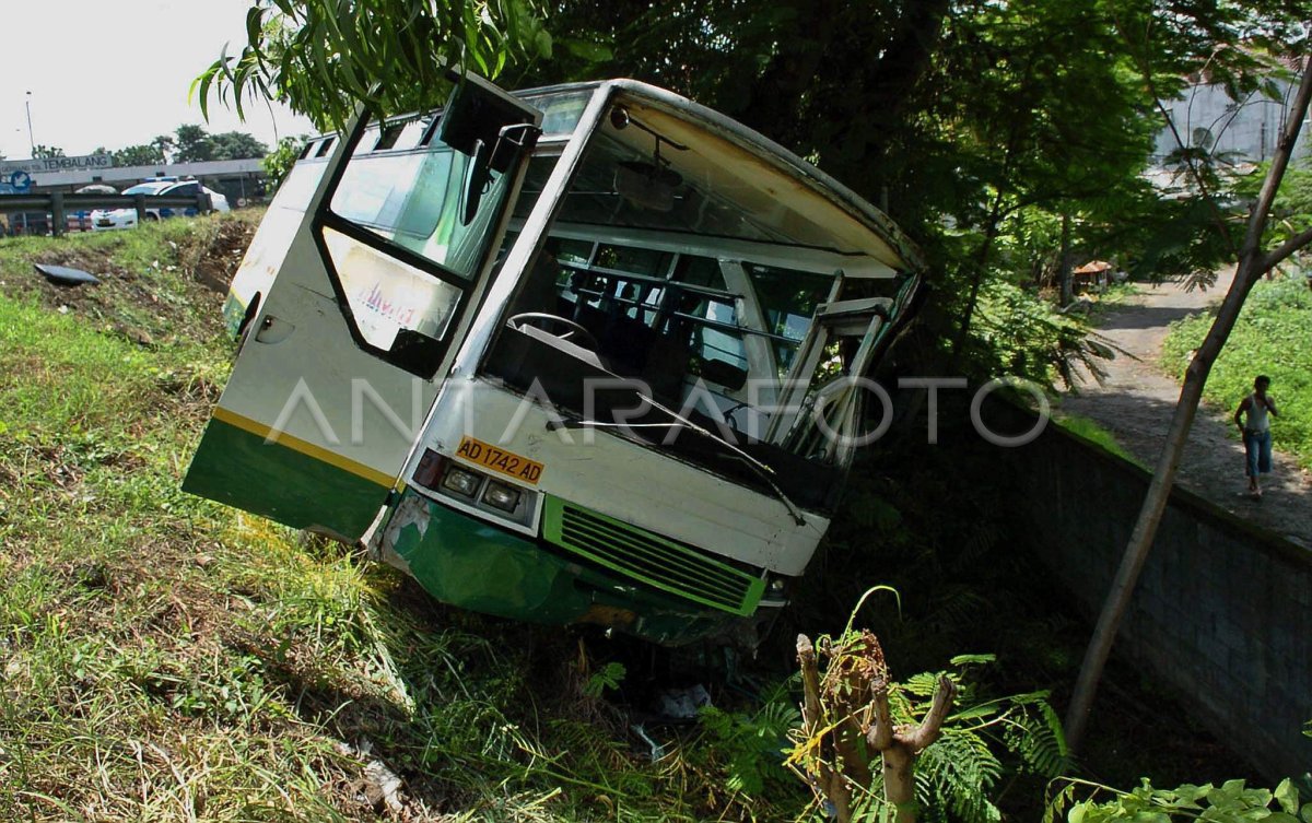 KECELAKAAN BUS | ANTARA Foto