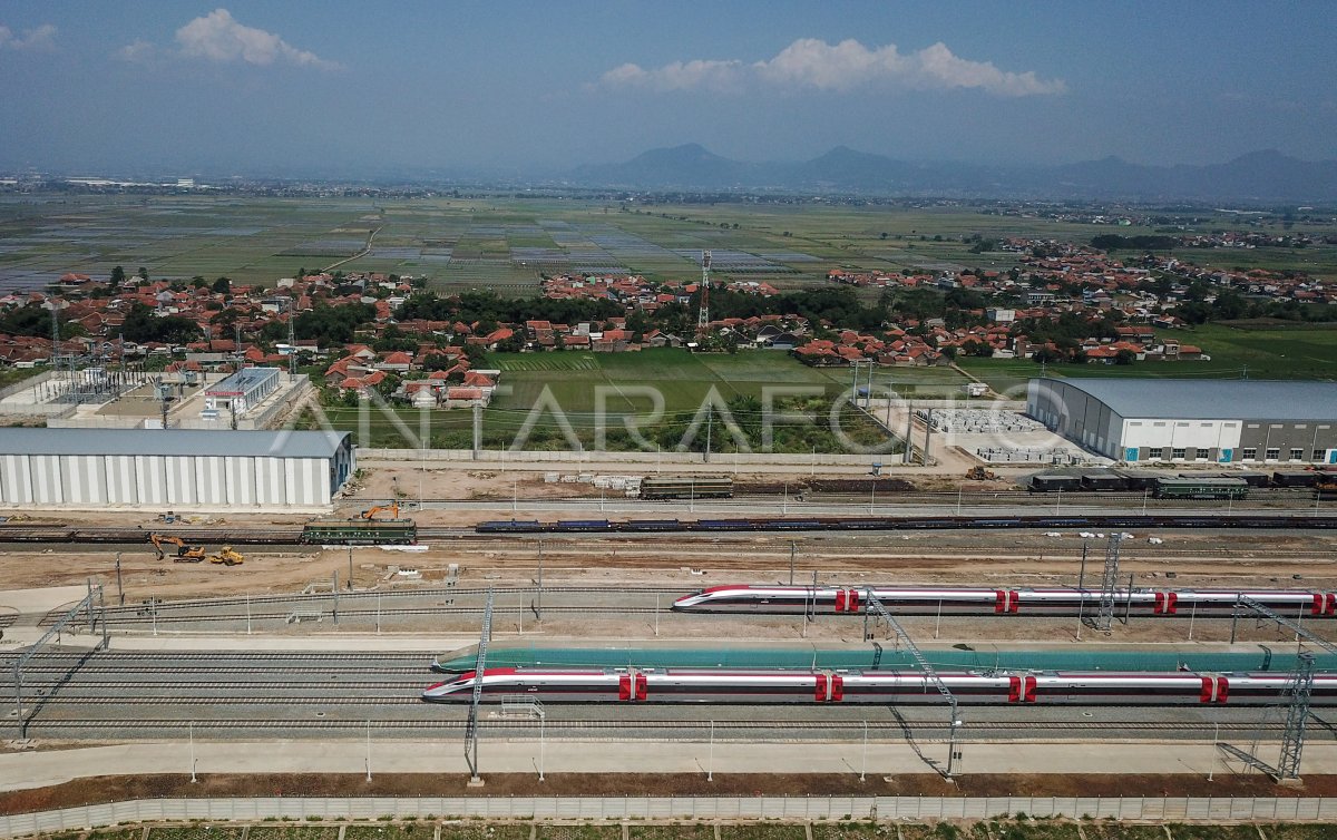 Target pengoperasian kereta cepat