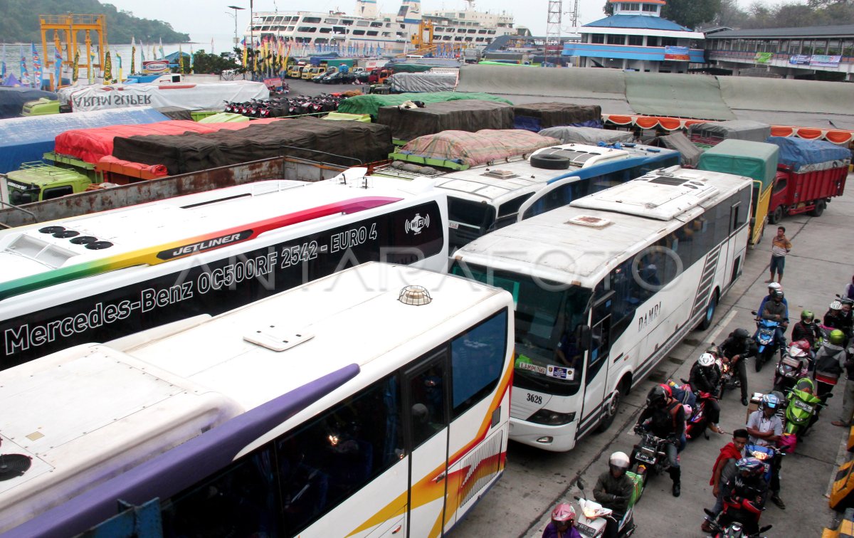 MERAK MULAI PADAT PEMUDIK | ANTARA Foto