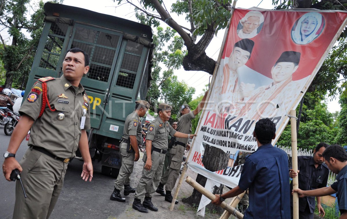 Penertiban Baliho Cagub Antara Foto 