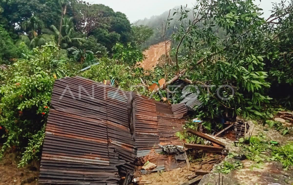 LONGSOR DI KECAMATAN SERASAN | ANTARA Foto