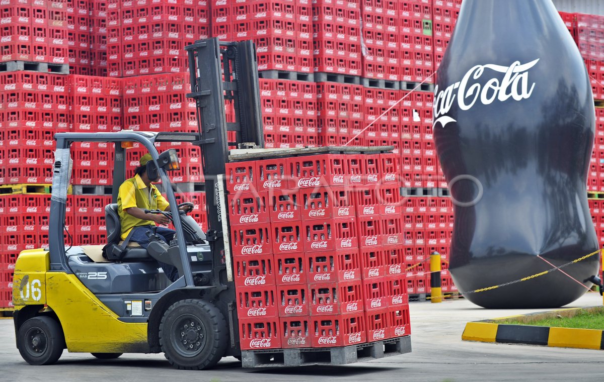 STRATEGI PEMASARAN COCA-COLA | ANTARA Foto