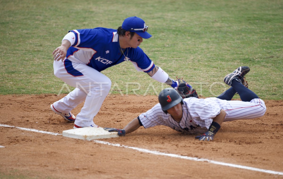 BASEBALL JEPANG VS KOREA ANTARA Foto