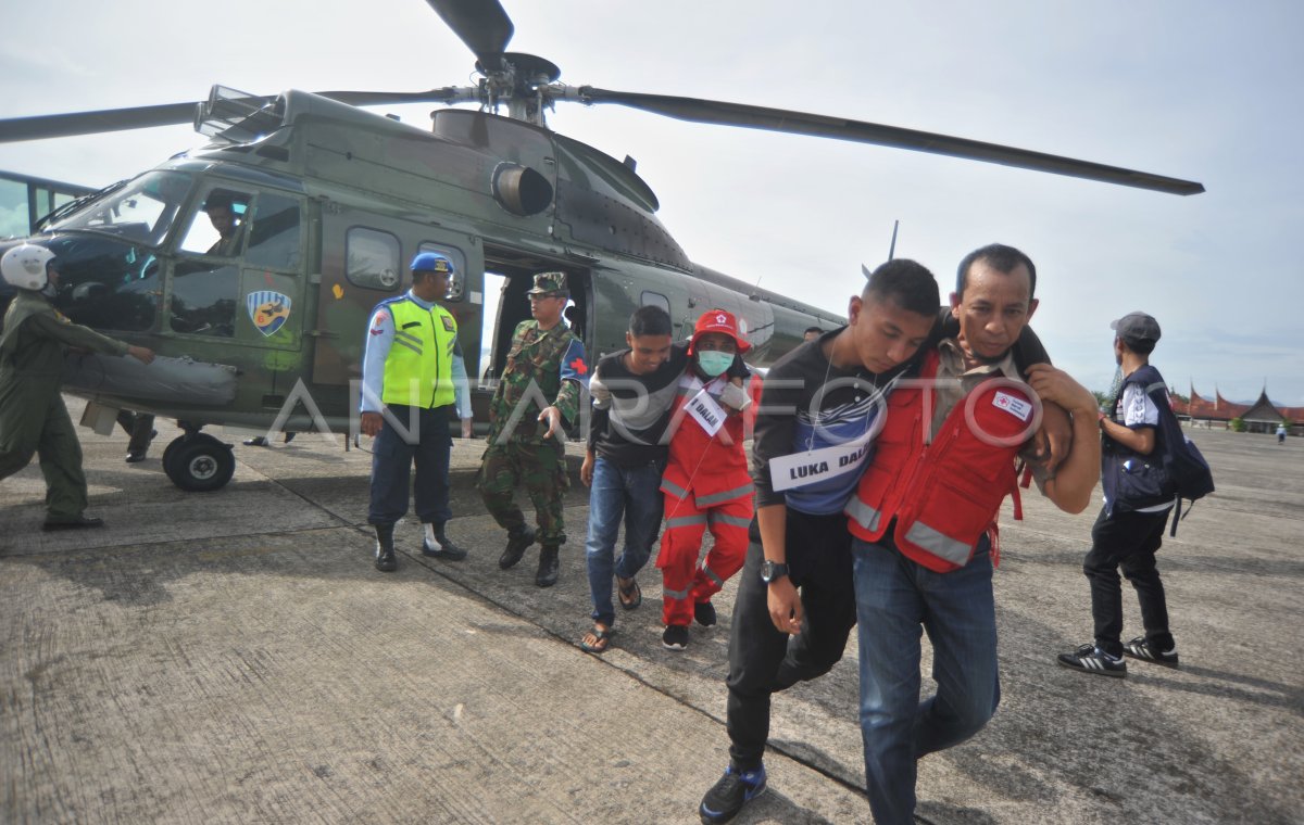 LATIHAN EVAKUASI KORBAN BENCANA | ANTARA Foto