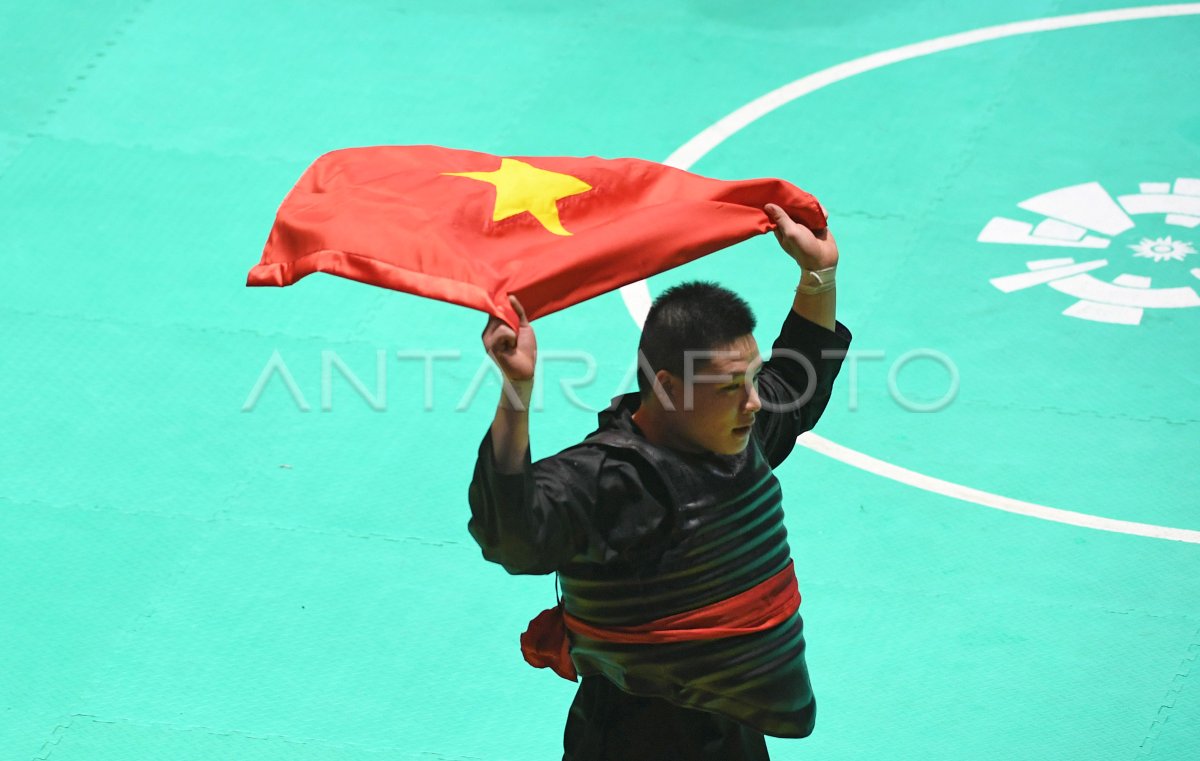 MEDALI EMAS PENCAK SILAT KELAS J PUTRA VIETNAM | ANTARA Foto