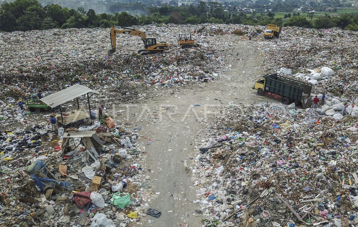 VOLUME SAMPAH DI NTB ANTARA Foto